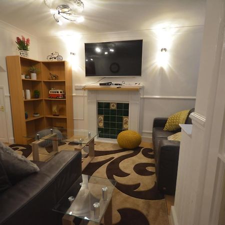 Five Bedroom Townhouse Near Excel Exhibition Centre Londra Dış mekan fotoğraf
