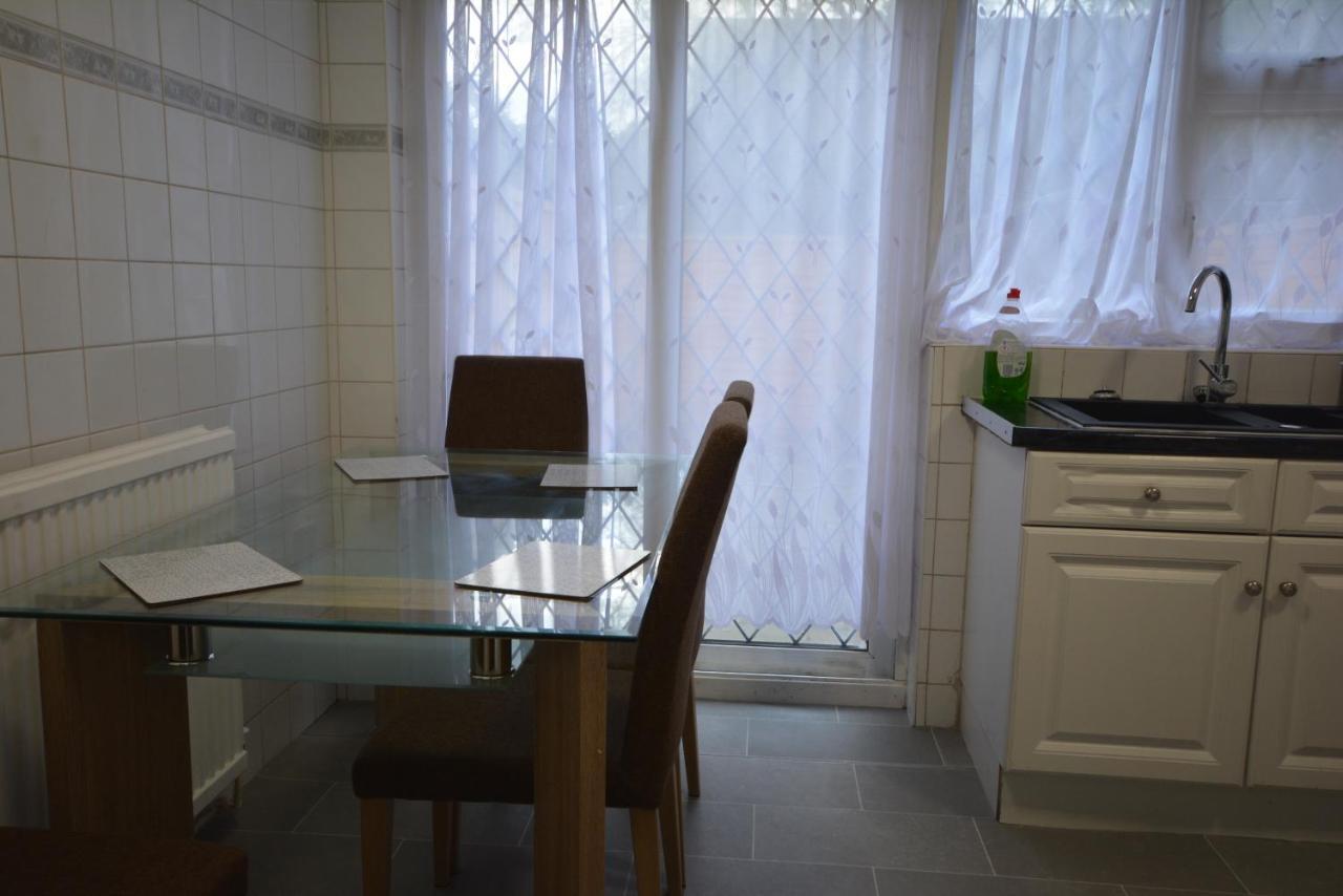 Five Bedroom Townhouse Near Excel Exhibition Centre Londra Dış mekan fotoğraf