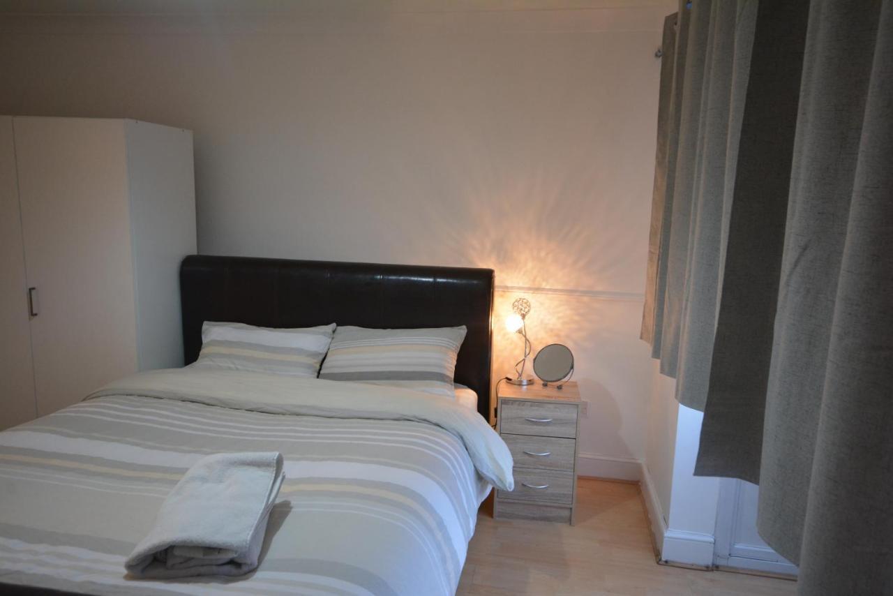 Five Bedroom Townhouse Near Excel Exhibition Centre Londra Dış mekan fotoğraf