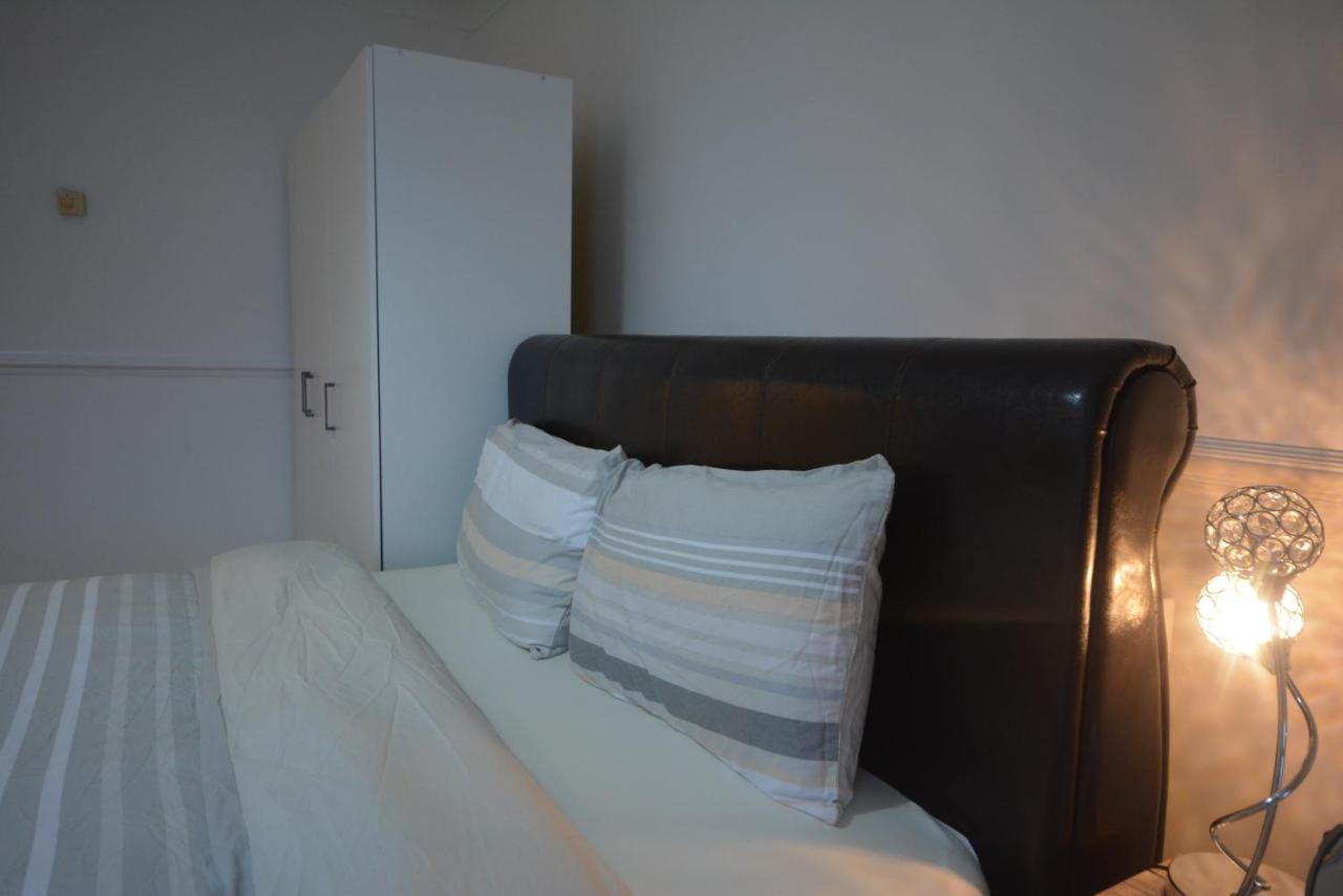 Five Bedroom Townhouse Near Excel Exhibition Centre Londra Dış mekan fotoğraf