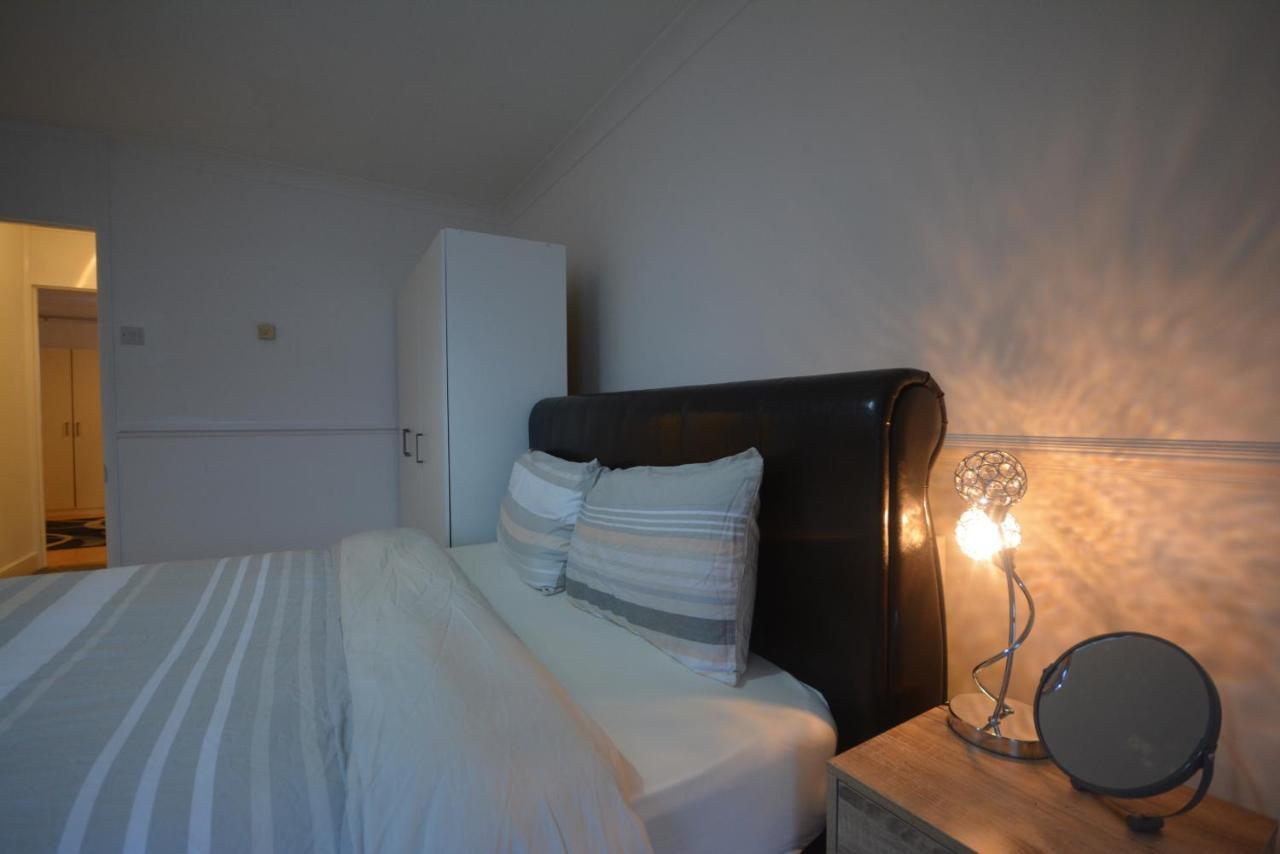 Five Bedroom Townhouse Near Excel Exhibition Centre Londra Dış mekan fotoğraf