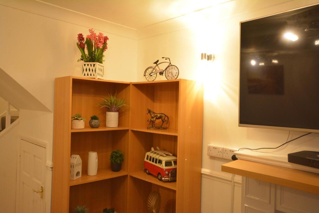 Five Bedroom Townhouse Near Excel Exhibition Centre Londra Dış mekan fotoğraf