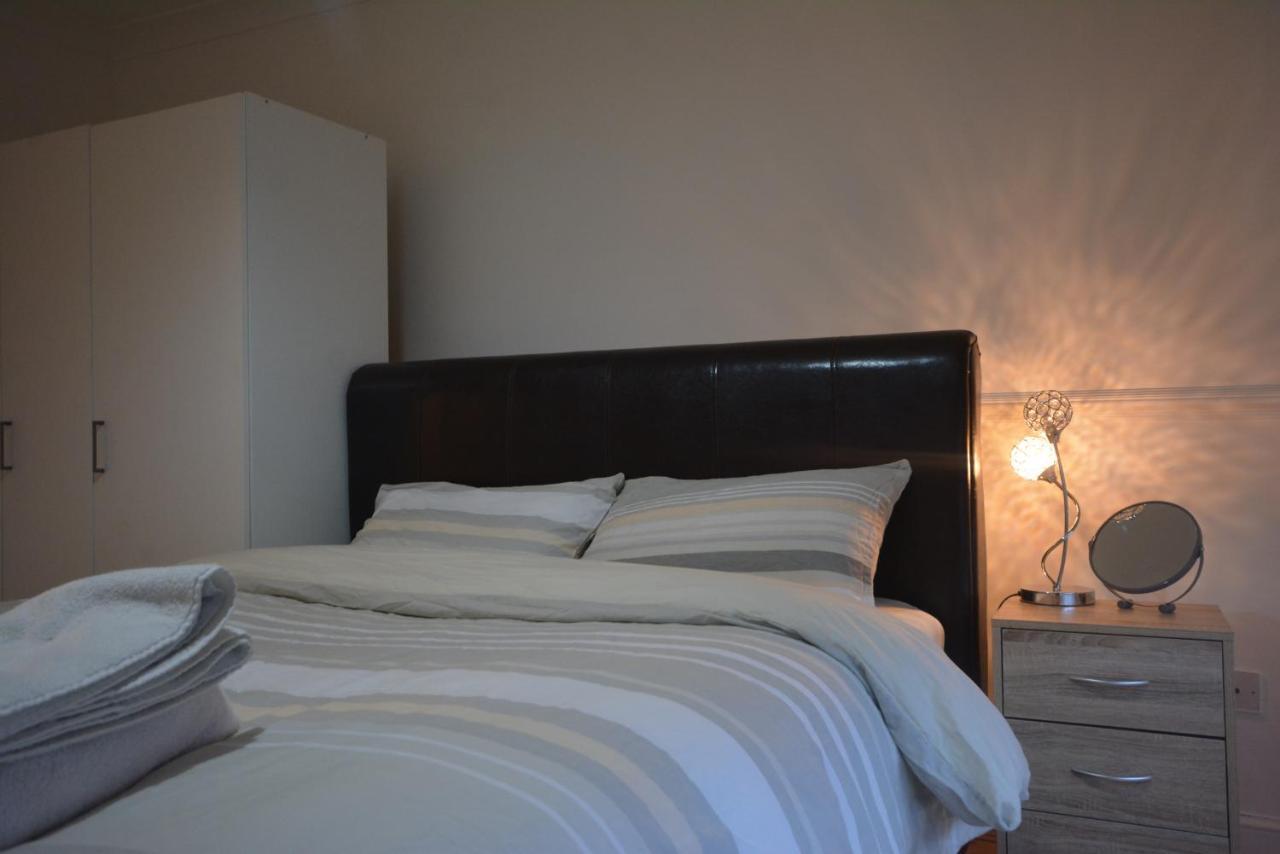 Five Bedroom Townhouse Near Excel Exhibition Centre Londra Dış mekan fotoğraf