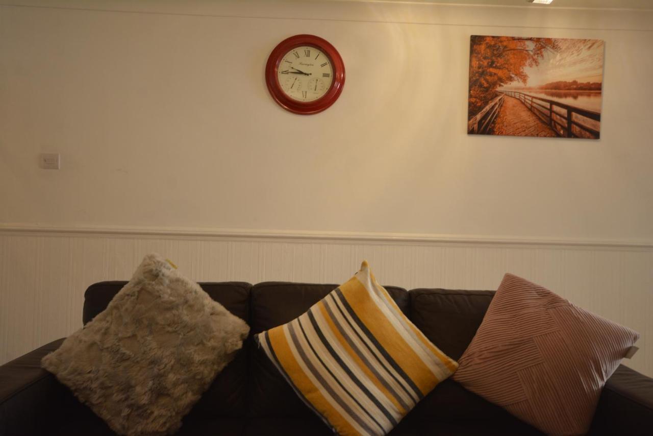 Five Bedroom Townhouse Near Excel Exhibition Centre Londra Dış mekan fotoğraf